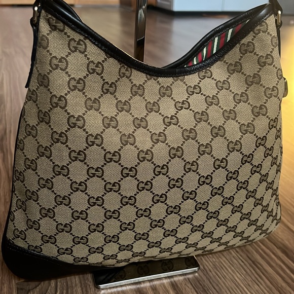 A187- 💯 % authentic Gucci shoulder bag - Picture 7 of 16